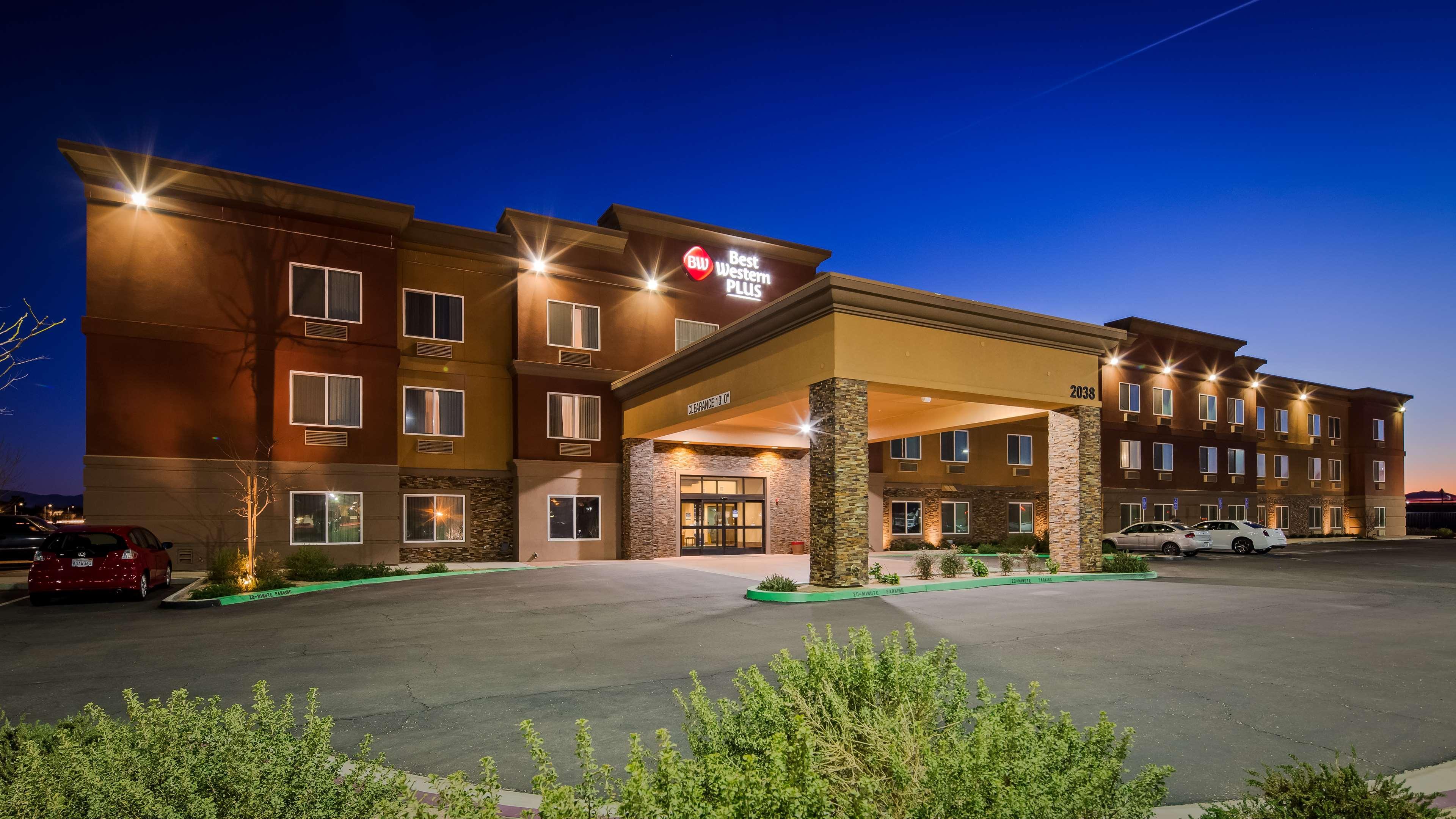 מלון Wyndham Garden Lancaster Ca מראה חיצוני תמונה