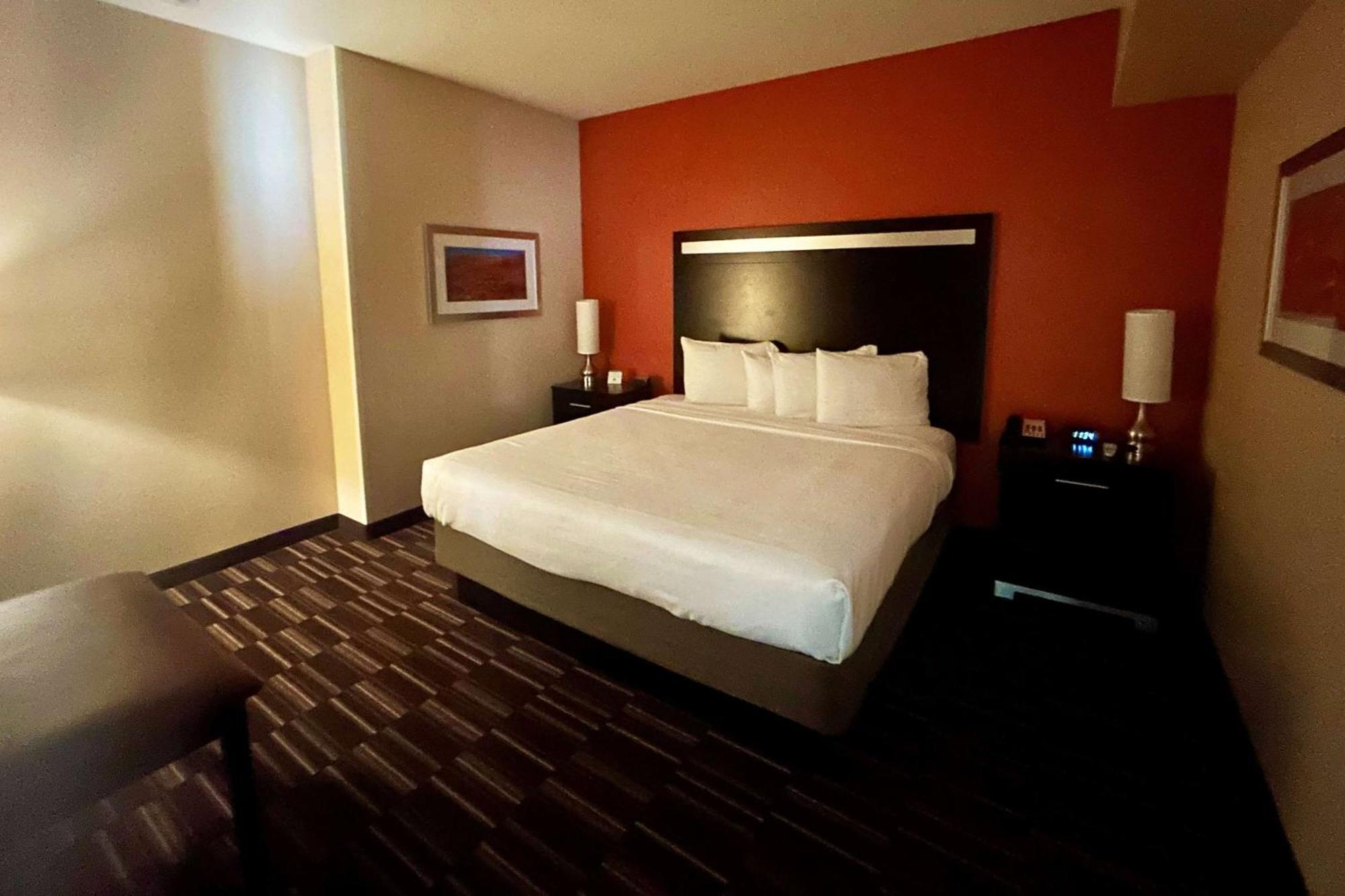 מלון Wyndham Garden Lancaster Ca מראה חיצוני תמונה