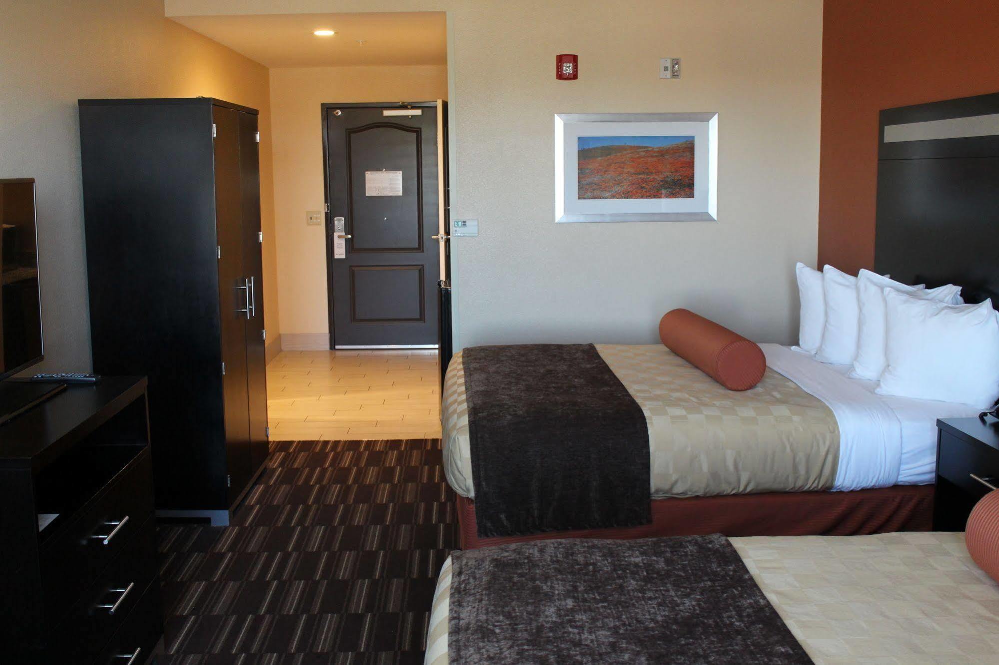 מלון Wyndham Garden Lancaster Ca מראה חיצוני תמונה